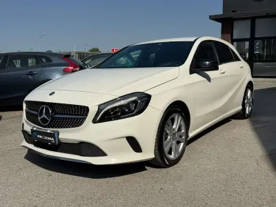 Usata Mercedes A180 Premium 109 CV (80 kW) 2016 Bianco Utilitaria