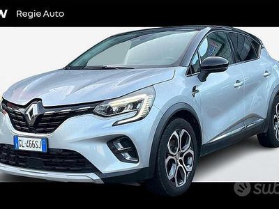 Usata Renault Captur Techno 143 CV (105 kW) 2023 Grigio SUV