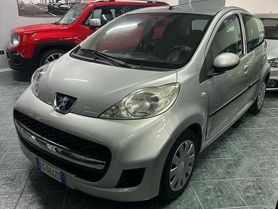 Usata Peugeot 107 Active 68 CV (50 kW) 2011 Grigio Utilitaria