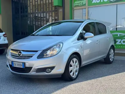 Begagnad Opel Corsa 85 HK (62 kW) 2010 Grå Halvkombi