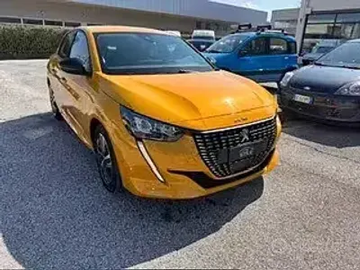 Usata Peugeot 208 Allure 101 CV (74 kW) 2023 Giallo Utilitaria