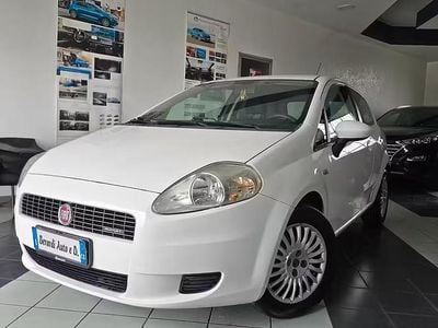 Usado Fiat Grande Punto Dynamic 75 HP (55 kW) 2008 Branco Citadino