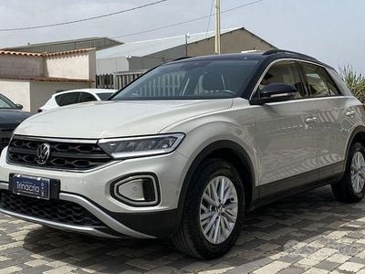 Usata VW T-Roc Life 110 CV (80 kW) 2022 Nero SUV