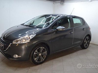 Usata Peugeot 208 Allure 82 CV (60 kW) 2015 Grigio scuro Utilitaria