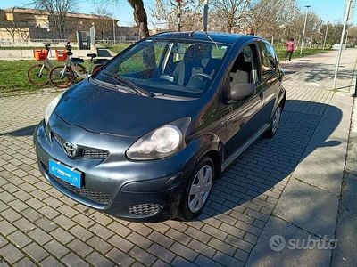 Usata Toyota Aygo Connect Style 68 CV (50 kW) 2012 Grigio Utilitaria