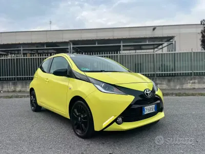 Usata Toyota Aygo 69 CV (50 kW) 2017 Giallo Utilitaria
