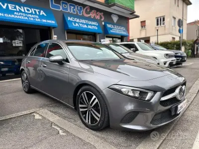 Begagnad Mercedes A180 116 HK (85 kW) 2021 Grå Minibuss