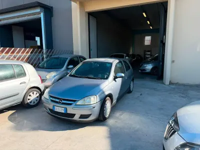 Usata Opel Corsa Club 60 CV (44 kW) 2006 Argento Utilitaria