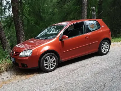 Usata VW Golf IV Trendline 75 CV (55 kW) 2006 Arancione Berlina