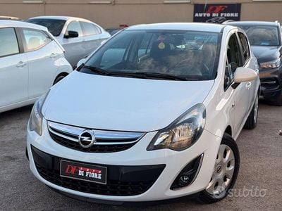 Usata Opel Corsa Edition 65 CV (47 kW) 2014 Bianco Utilitaria
