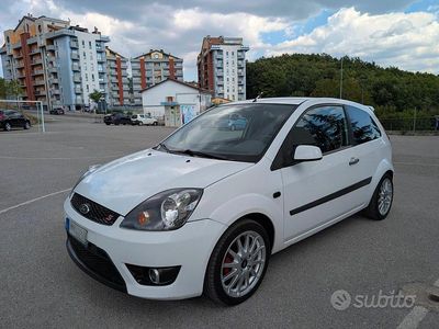 Usata Ford Fiesta S 101 CV (74 kW) 2008 Bianco Utilitaria