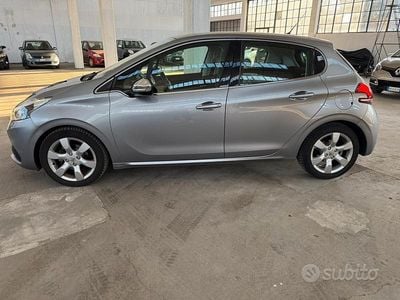 Usata Peugeot 208 GT-line 102 CV (75 kW) 2019 Grigio Utilitaria