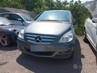 Usata Mercedes B180 116 CV (85 kW) 2010 Grigio Monovolume