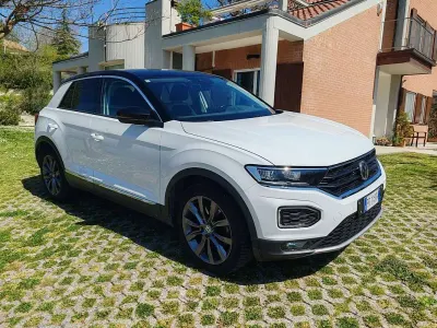 Usata VW T-Roc Advance 150 CV (110 kW) 2018 Bianco SUV