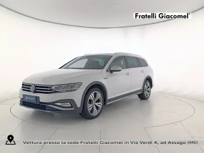 Usata VW Passat Alltrack 200 CV (147 kW) 2023 Glacier white metallizzato Station wagon