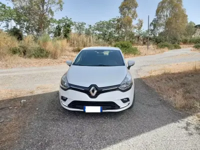 Second-hand Renault Clio IV 90 CP (66 kW) 2018 Alb Berlinǎ