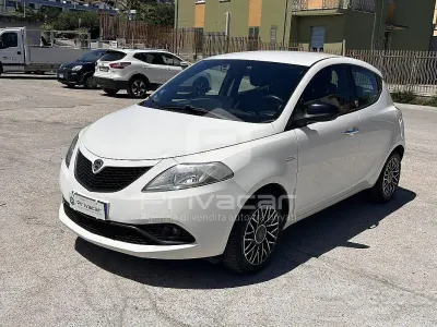 Usata Lancia Ypsilon Gold 69 CV (50 kW) 2019 Bianco Utilitaria