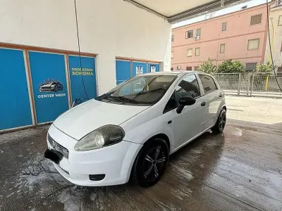 Usata Fiat Grande Punto 75 CV (55 kW) 2009 Bianco Utilitaria