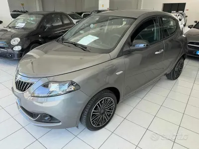 Begagnad Lancia Ypsilon S 69 HK (50 kW) 2023 Grå Halvkombi