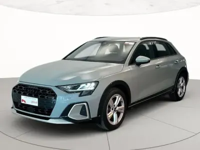 Käytetty Audi A3 Advanced Plus 150 HP (110 kW) 2024 Harmaa Sedan