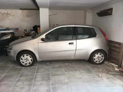 Usata Fiat Punto 60 CV (44 kW) 2002 Utilitaria