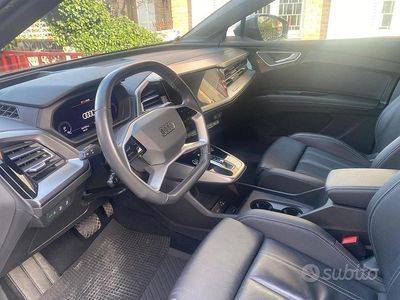 Usado Audi Q4 Sportback e-tron Ambiente 210 kW (286 CV) 2023 Gris SUV