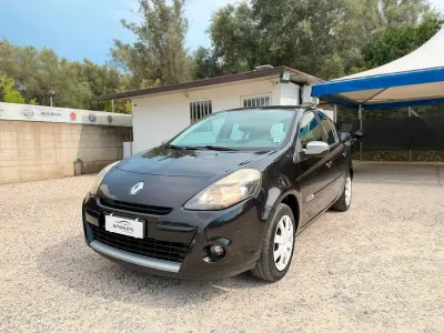 Usata Renault Clio II Luxe 75 CV (55 kW) 2010 Nero Berlina