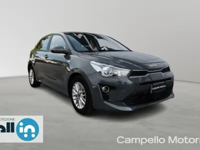 Usata Kia Rio Style 120 CV (88 kW) 2022 Grigio scuro met. Berlina