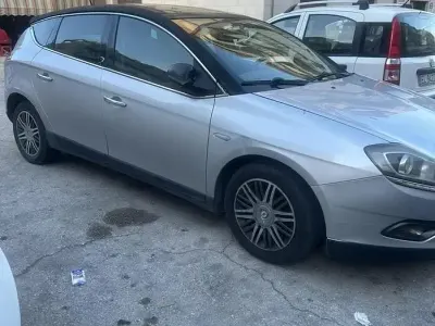 Usata Lancia Delta 120 CV (88 kW) 2008 Grigio Utilitaria