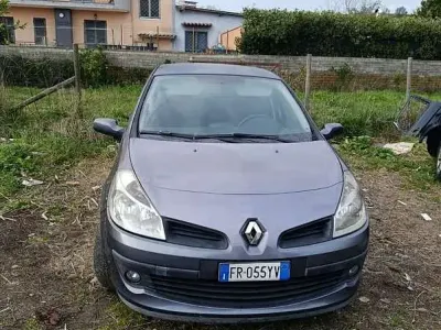 Usado Renault Clio II 58 CV (42 kW) 2008 Berlina