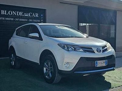 Usata Toyota RAV4 Lounge 123 CV (90 kW) 2015 Bianco Station wagon