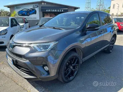 Usata Toyota RAV4 Hybrid Lounge 155 CV (114 kW) 2018 Nero SUV