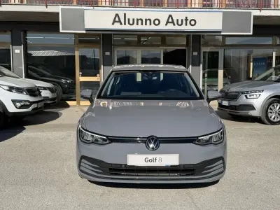 Gebraucht VW Golf VIII Life 116 PS (85 kW) 2022 Grau Limousine
