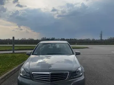 Usata Mercedes C200 Elegance 184 CV (135 kW) 2011 Grigio Berlina