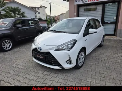 Usata Toyota Yaris Active 100 CV (73 kW) 2020 Bianco Utilitaria