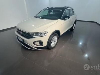 Begagnad VW T-Roc Life 110 HK (80 kW) 2023 Vit SUV
