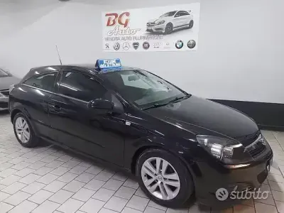Usata Opel Astra GTC 90 CV (66 kW) 2008 Nero Berlina