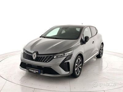 Usata Renault Clio V Techno 91 CV (66 kW) 2025 Grigio Berlina
