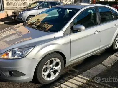 Usata Ford Focus Titanium 101 CV (74 kW) 2010 Argento Berlina