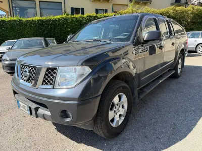 Usata Nissan Navara 171 CV (125 kW) 2006 Grigio Pick-up