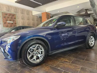 Usata Alfa Romeo Stelvio Business 160 CV (117 kW) 2019 Blu/azzurro SUV