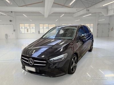 Nero Usata 2022 Mercedes B200 Monovolume | 24.500 € (Buon prezzo)