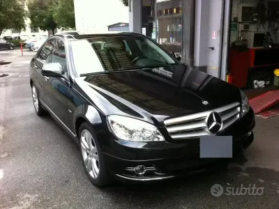 Usata Mercedes 220 Avantgarde 170 CV (125 kW) 2008 Nero Berlina