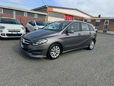 Usata Mercedes B180 Business 122 CV (89 kW) 2017 Grigio scuro Monovolume
