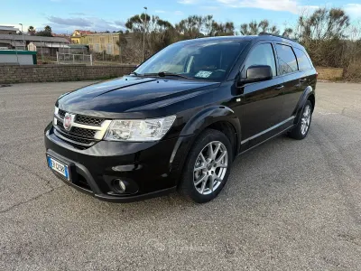Käytetty Fiat Freemont 140 HP (102 kW) 2013 Musta Katumaasturi