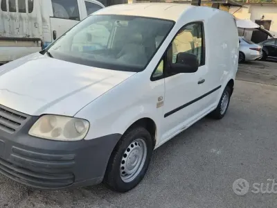 Begagnad VW Caddy 70 HK (51 kW) 2007 Vit Minibuss