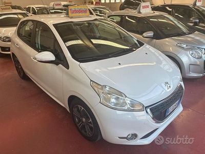 Usata Peugeot 208 Allure 68 CV (50 kW) 2015 Bianco Utilitaria