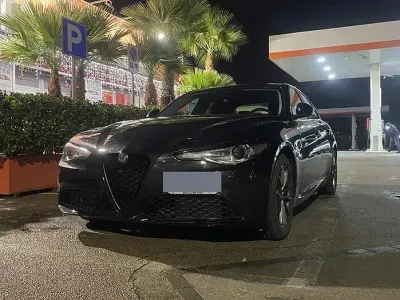 Usata Alfa Romeo Giulia 160 CV (117 kW) 2019 Nero Berlina