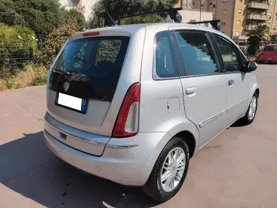 Usata Lancia Musa 95 CV (69 kW) 2011 Argento Monovolume