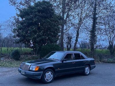 Grigio Usata 1989 Mercedes 200 Berlina | 9999 €